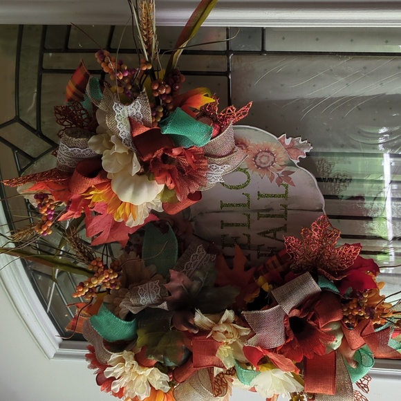 A Gorgeous, Hello Fall wreath - Picture 10 of 10